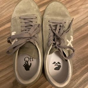 Off White c/o Virgil abloh